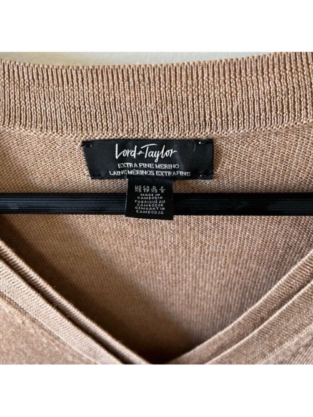 Lord & Taylor 100% Merino Wool V-Neck Sweater Size XS - Picture 3 of 6